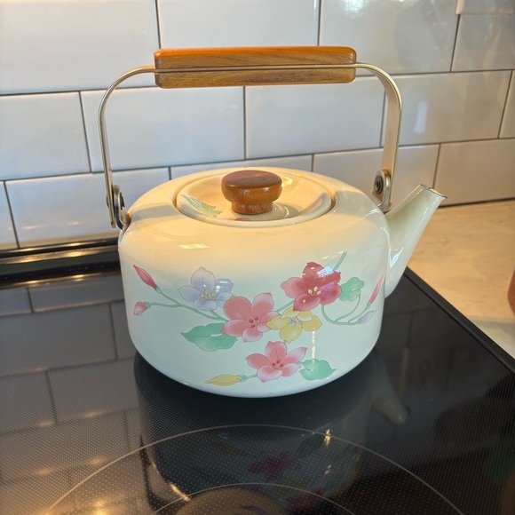 Vintage Enamel Metal Floral White Tea Kettle Wooden Handle Cottage Country Gram - Picture 5 of 9